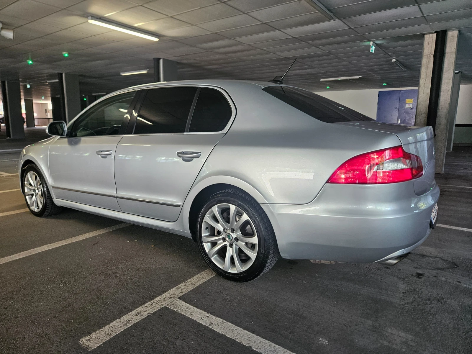 Skoda Superb 1.8 TSI, снимка 3 - Автомобили и джипове - 55197791