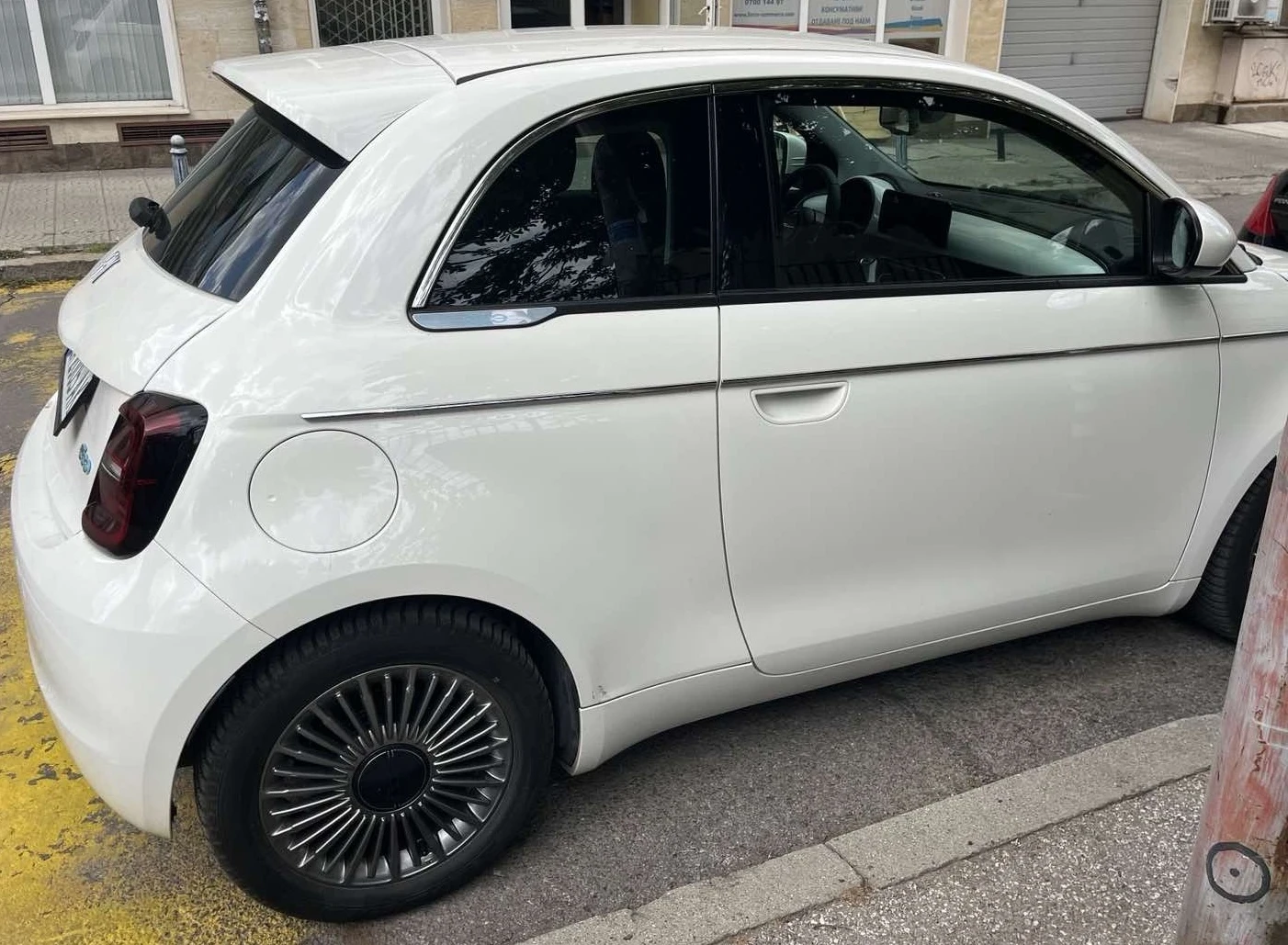 Fiat 500e Голяма батерия 42 kWh в гарация, обслужена, снимка 4 - Автомобили и джипове - 56206349