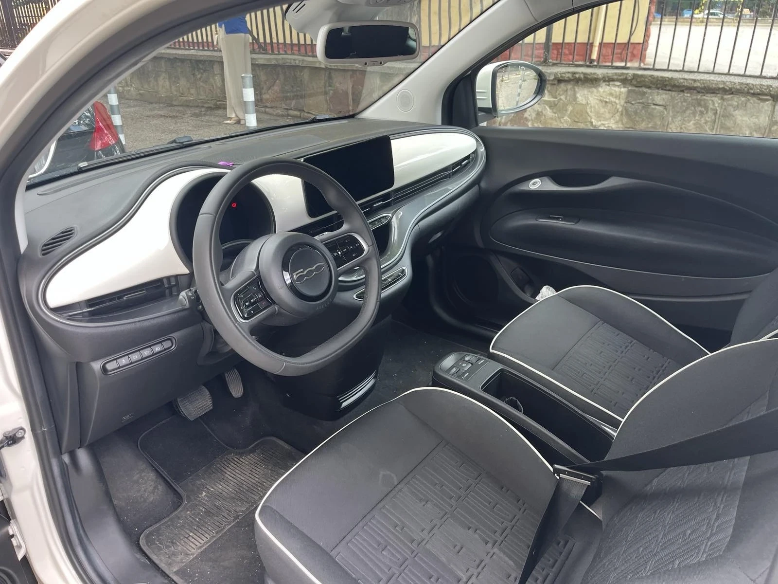 Fiat 500e Голяма батерия 42 kWh в гарация, обслужена, снимка 10 - Автомобили и джипове - 56206349