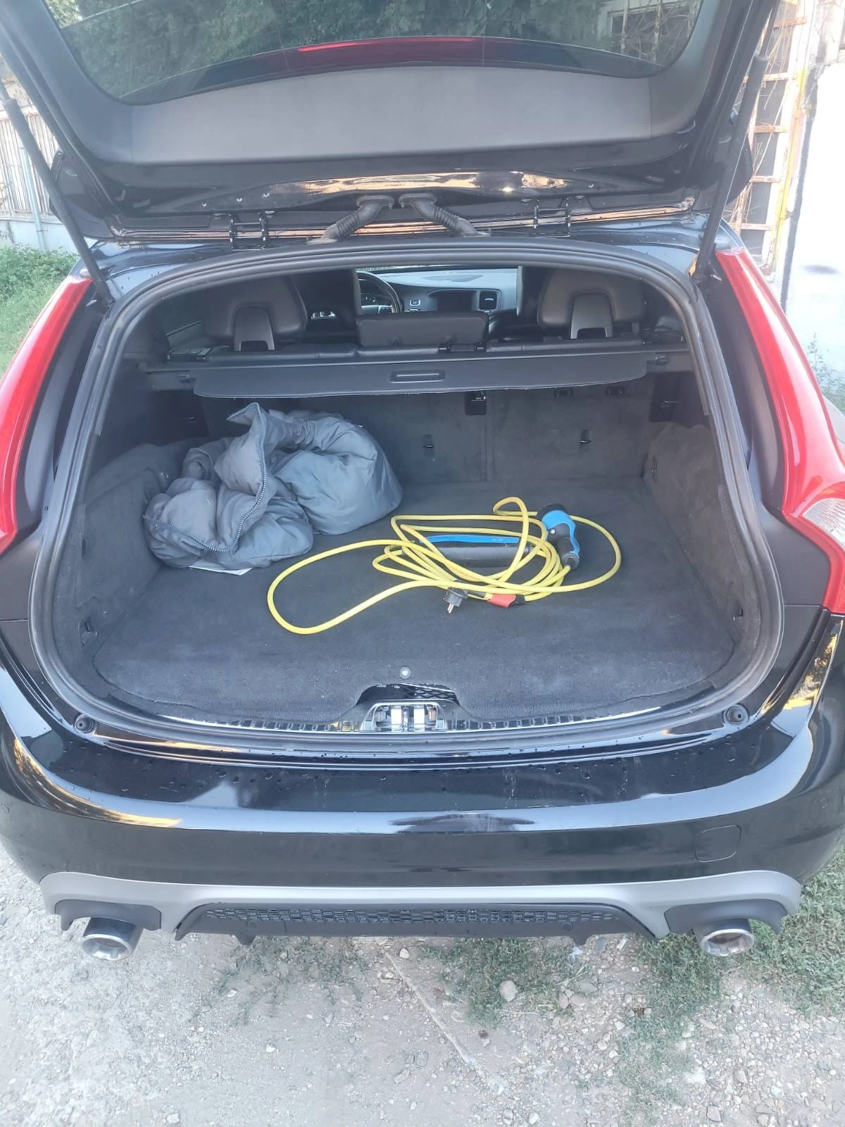 Volvo V60 2.4 D6 Twin Engine (288 кс) Plug-in Hybrid AWD , снимка 15 - Автомобили и джипове - 55752884