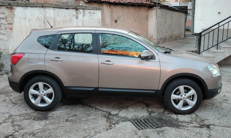 Nissan Qashqai 2.0i 141к.с Уникат! , снимка 4 - Автомобили и джипове - 52763201