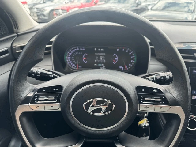 Hyundai Tucson / Essential / AWD / CARFAX / ОПЦИЯ ЗА ФИНАНСИРАНЕ, снимка 17 - Автомобили и джипове - 53298898