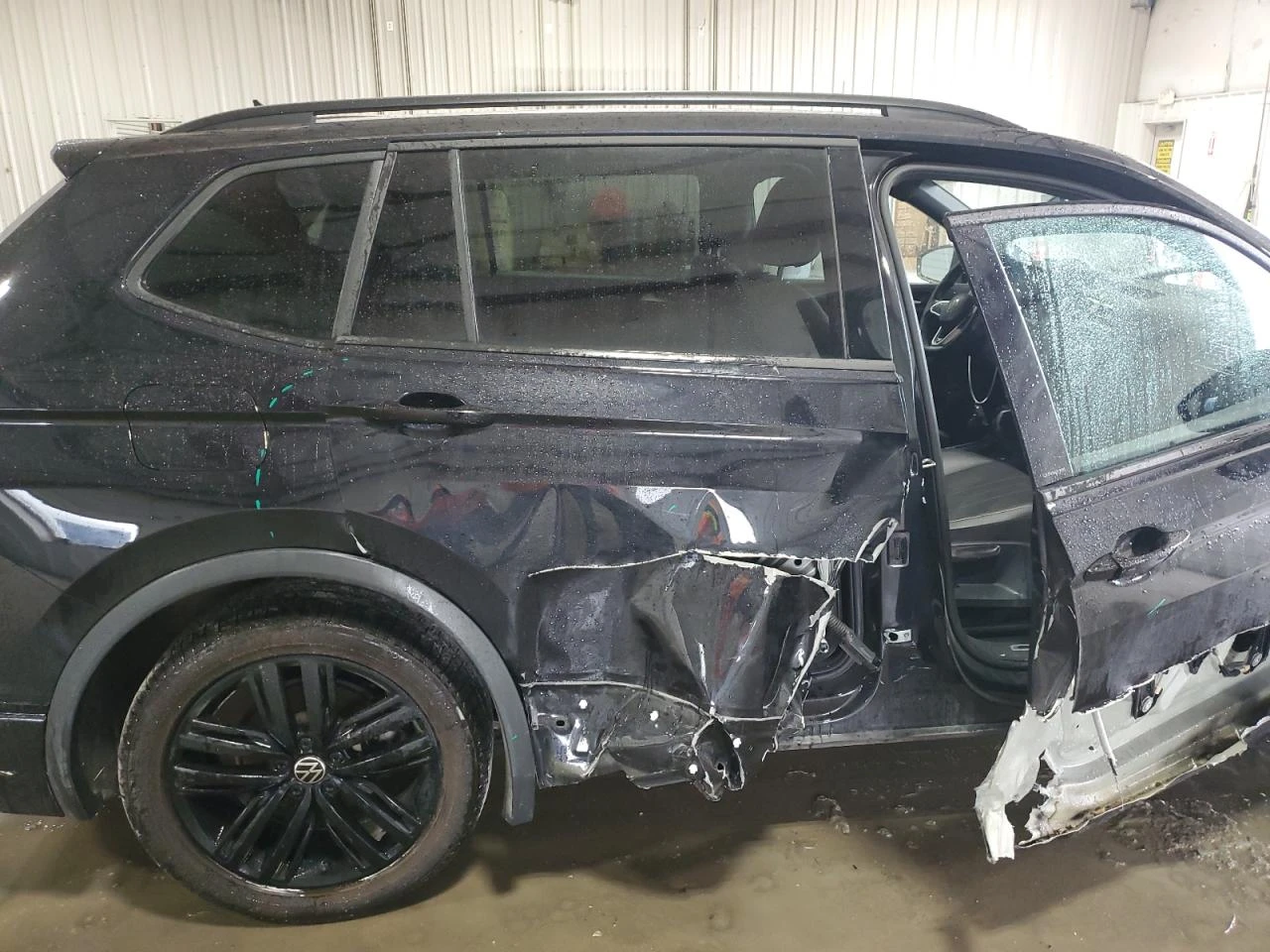 VW Tiguan SE R-LINE BLACK/КЛИП НА МОТОРА - изображение 5
