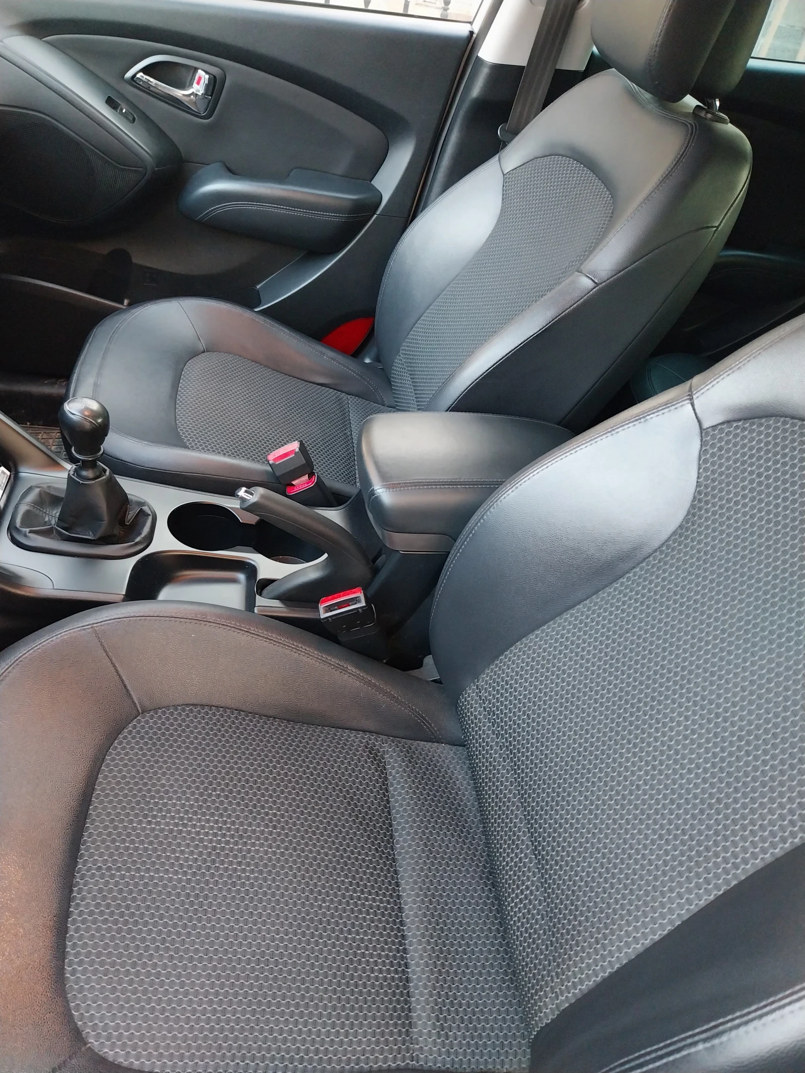 Hyundai IX35, снимка 6 - Автомобили и джипове - 53727246