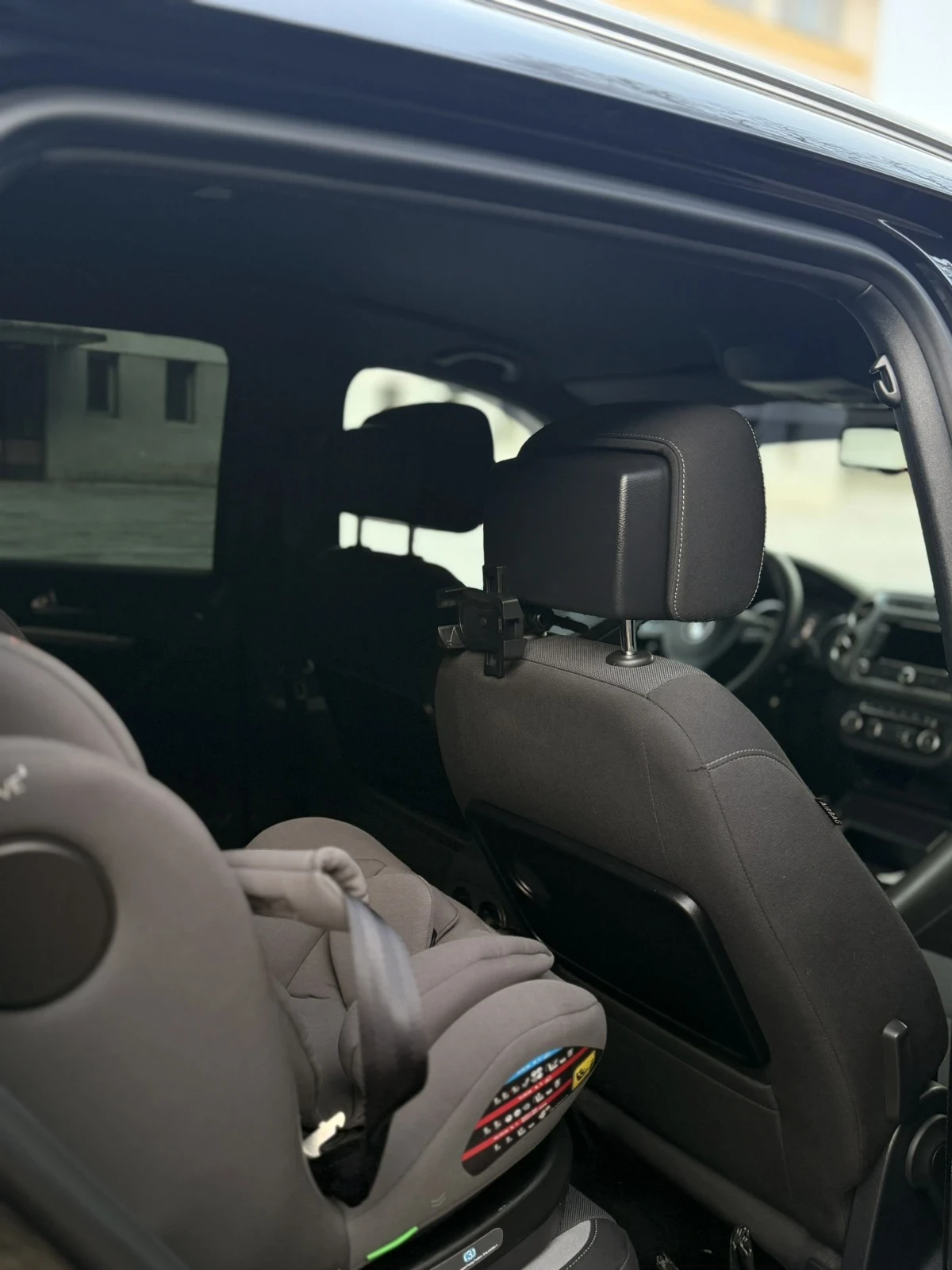 VW Tiguan 2.0 LIVE Edition 4х4, снимка 9 - Автомобили и джипове - 53818030