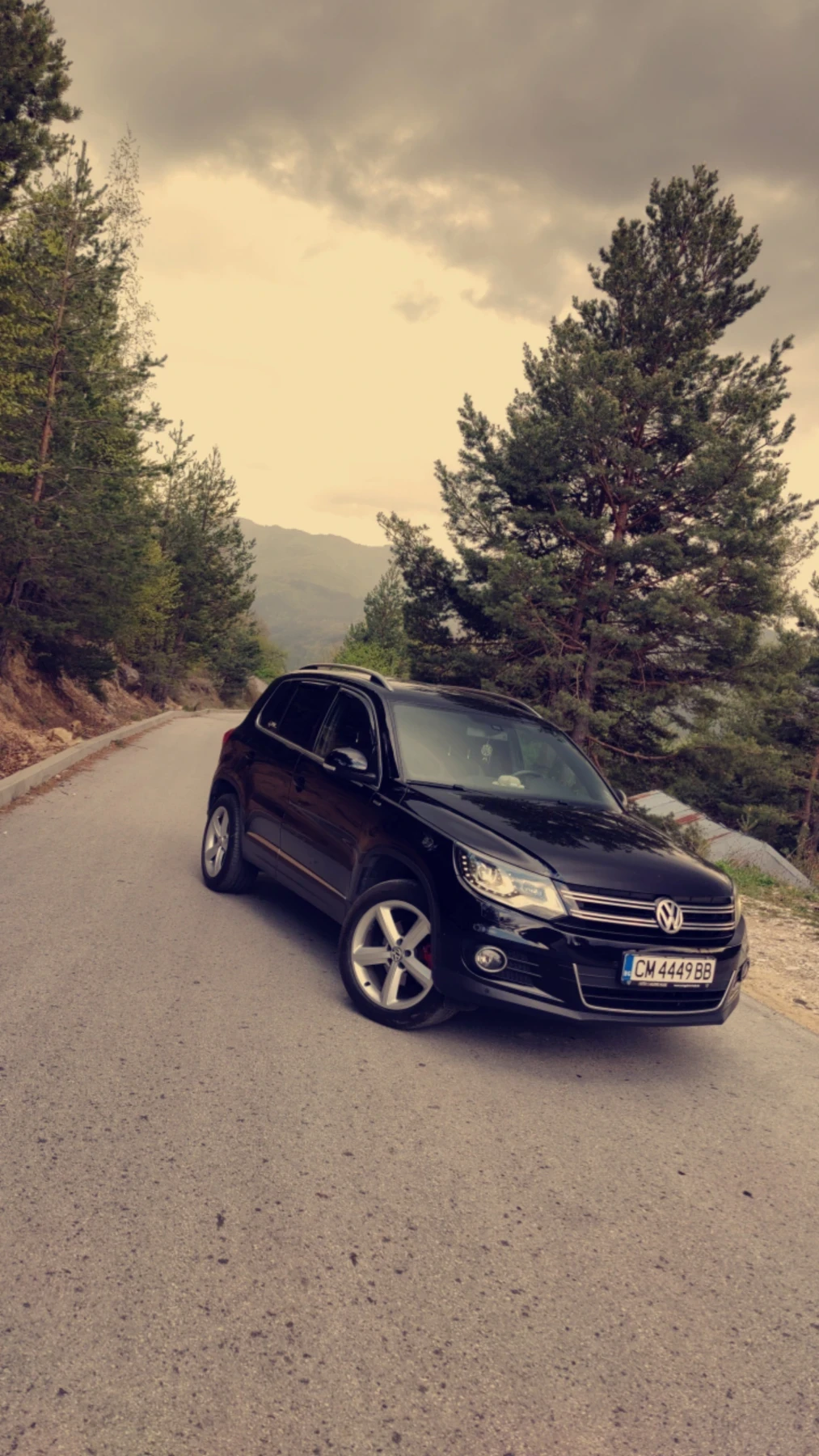 VW Tiguan 2.0 LIVE Edition 4х4, снимка 14 - Автомобили и джипове - 53818030