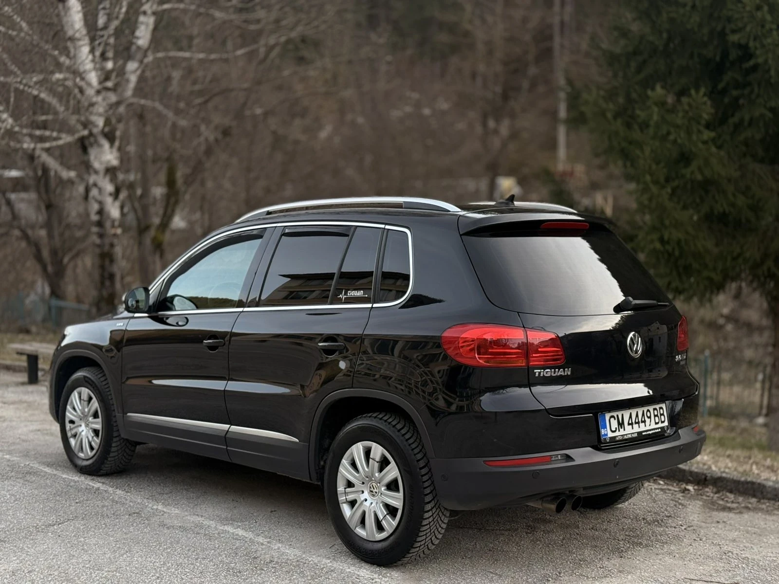 VW Tiguan 2.0 LIVE Edition 4х4, снимка 5 - Автомобили и джипове - 53818030