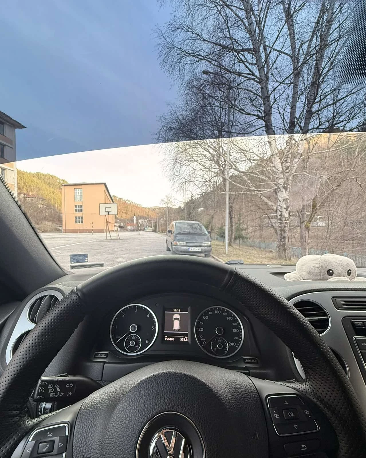 VW Tiguan 2.0 LIVE Edition 4х4, снимка 10 - Автомобили и джипове - 53818030