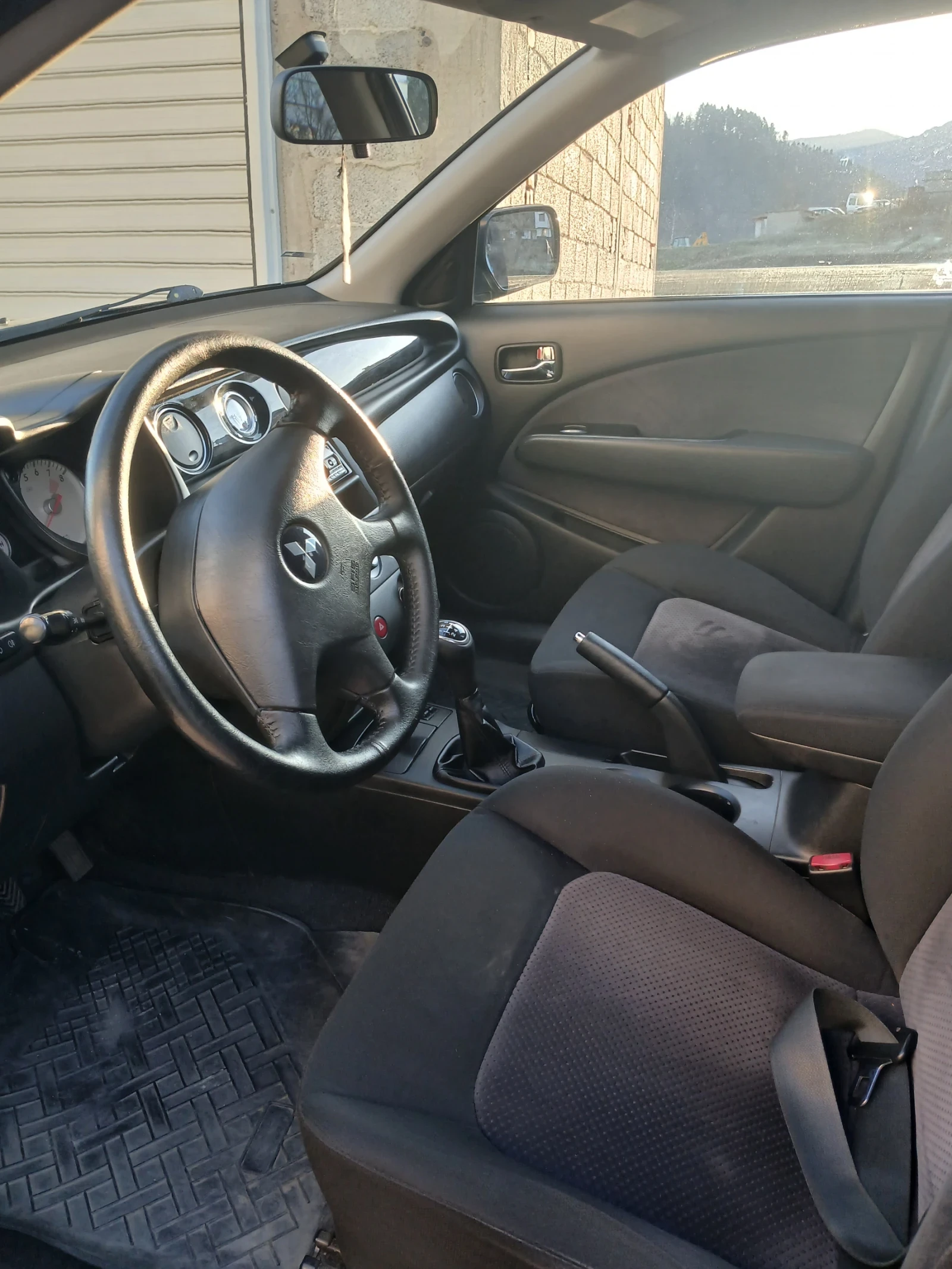 Mitsubishi Outlander, снимка 6 - Автомобили и джипове - 53911018