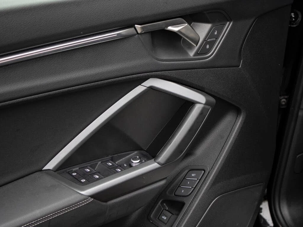 Audi Q3 Quattro* Technik* 45TFSI* АвтоКредит* (ЦЕНА ДО БГ), снимка 5 - Автомобили и джипове - 54128443