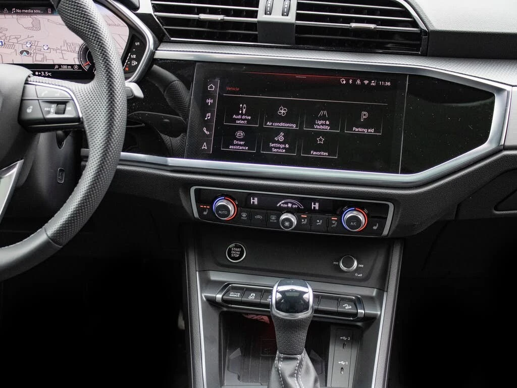 Audi Q3 Quattro* Technik* 45TFSI* АвтоКредит* (ЦЕНА ДО БГ), снимка 12 - Автомобили и джипове - 54128443