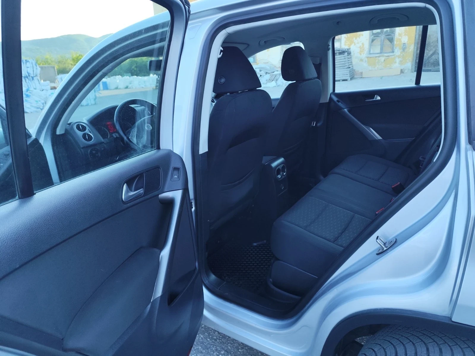 VW Tiguan 2.0 TDI, снимка 7 - Автомобили и джипове - 54443907