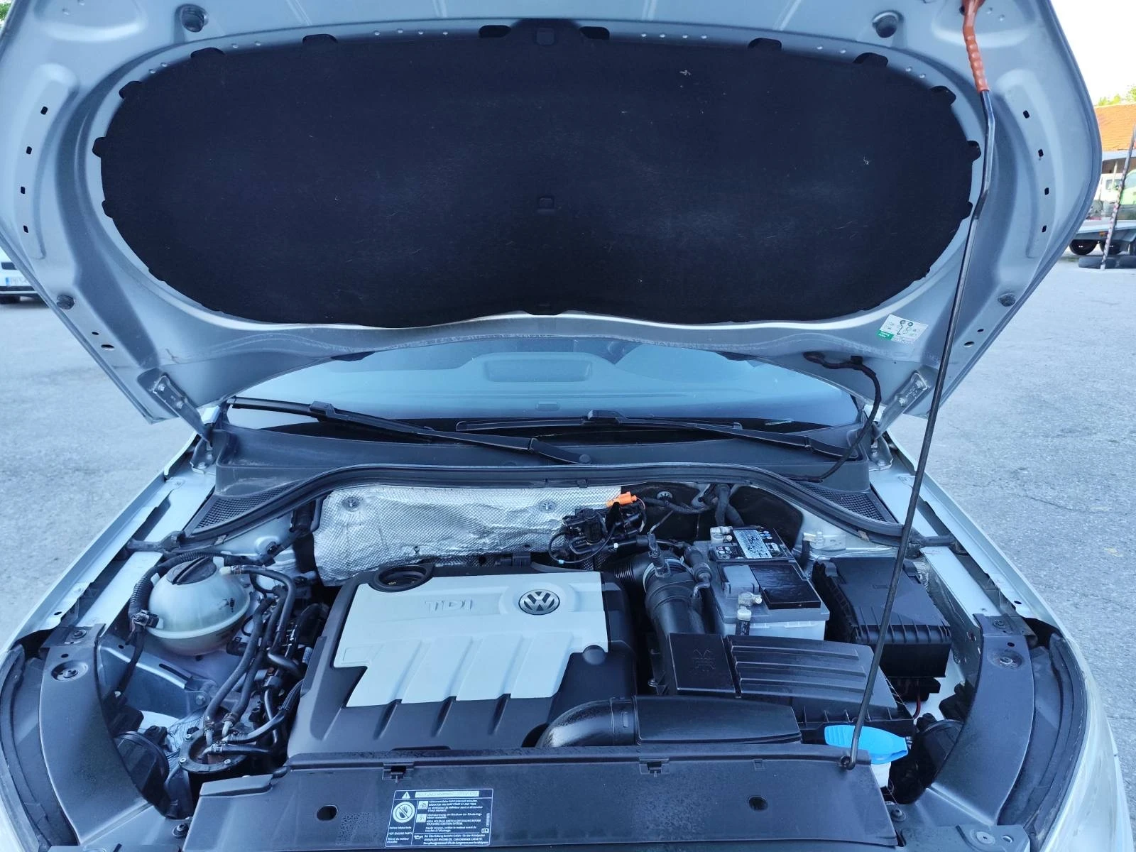 VW Tiguan 2.0 TDI, снимка 12 - Автомобили и джипове - 54443907