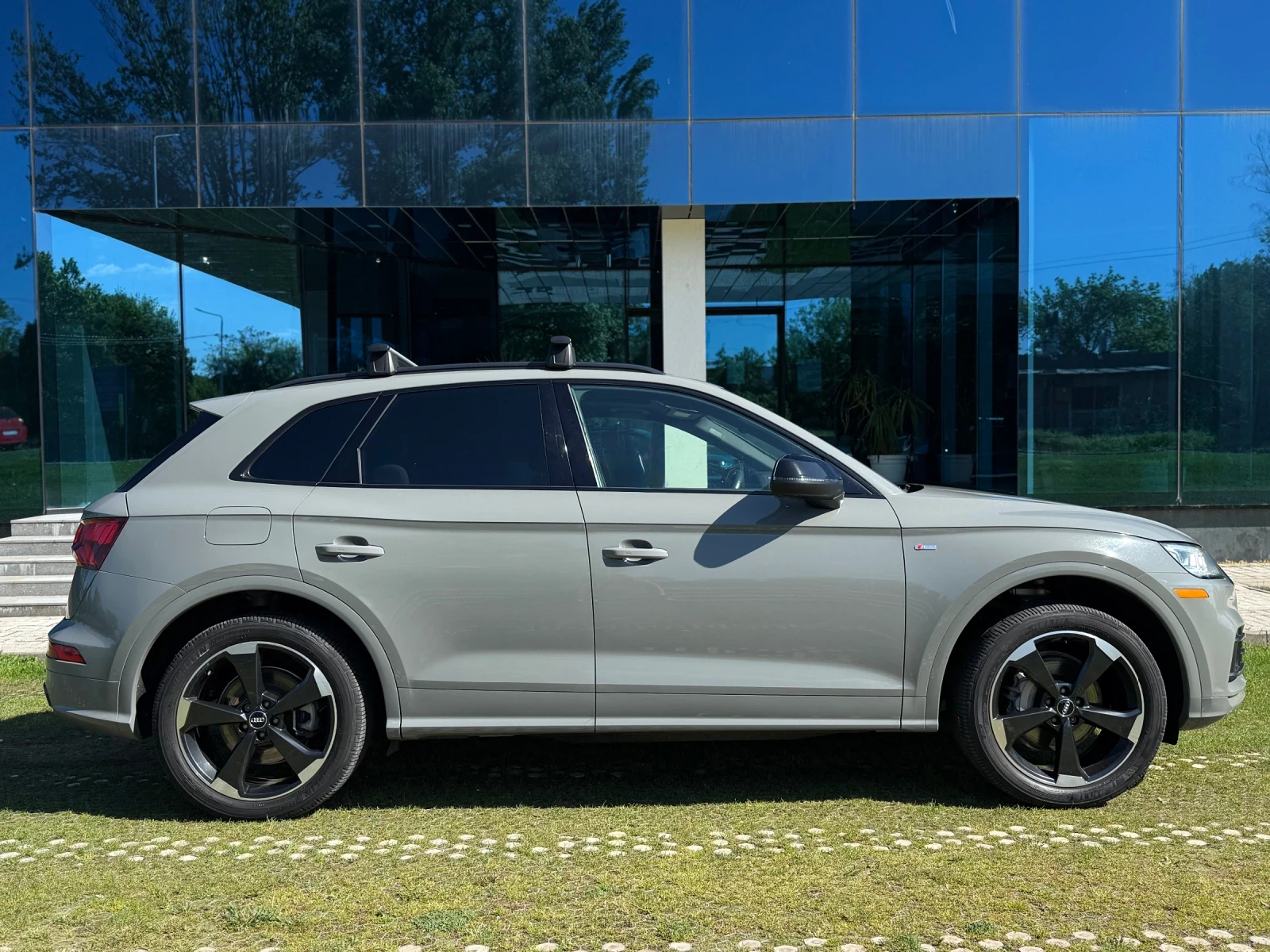 Audi Q5 S-Line Technik Nardo Grey Black Optics , снимка 8 - Автомобили и джипове - 54444636