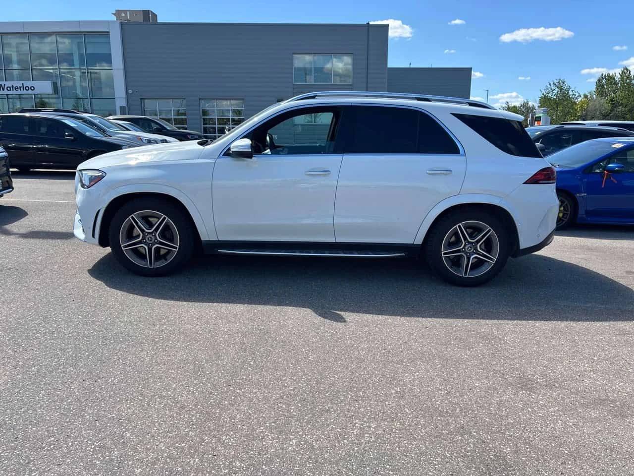 Mercedes-Benz GLE 350 * ОТ ПРЕДСТАВИТЕЛСТВО* 2 КЛЮЧА* 360 КАМЕРА* , снимка 2 - Автомобили и джипове - 54747481