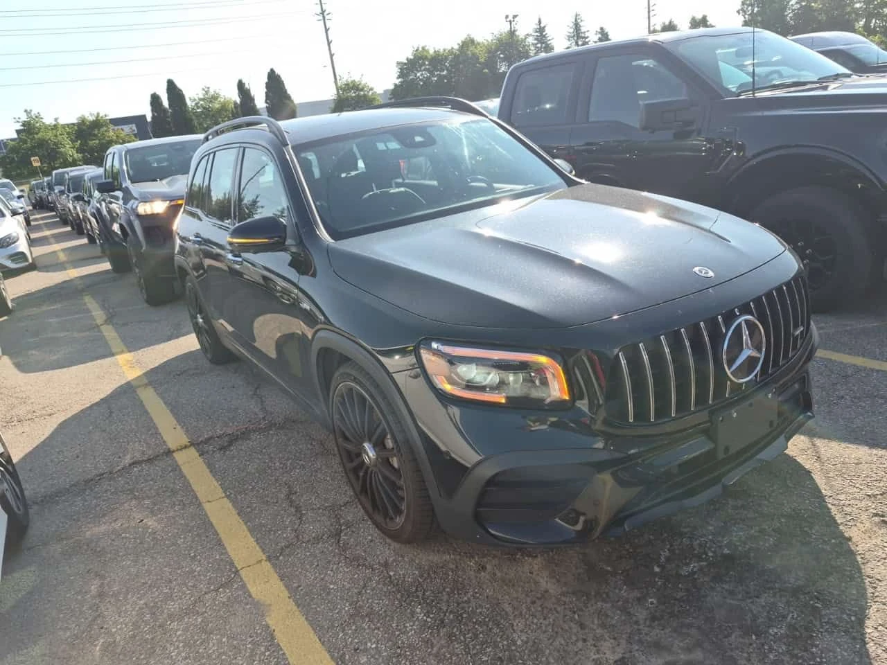 Mercedes-Benz GLB35AMG CARFAX/2 Ключа/360 Кам/Алкантара/Подгрев/Burmester, снимка 2 - Автомобили и джипове - 55437911