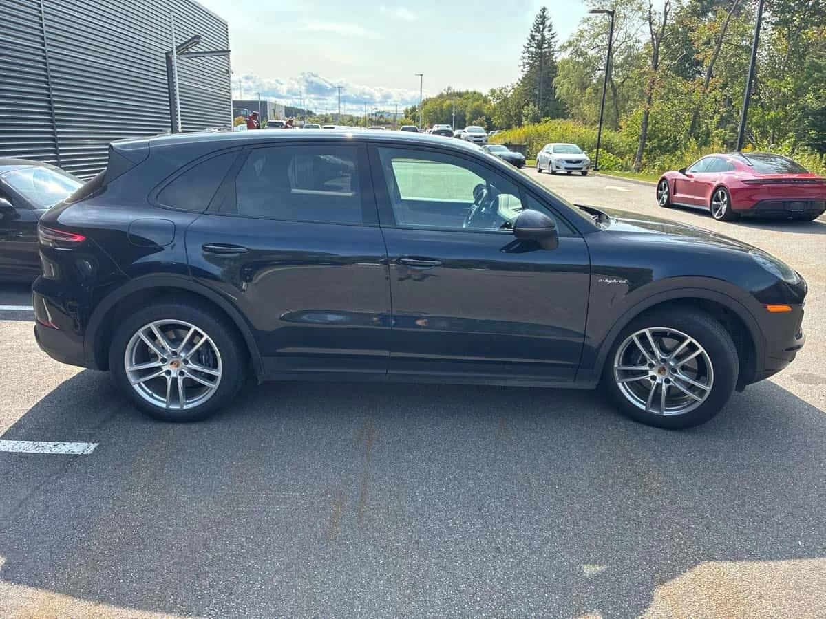 Porsche Cayenne * E Hybrid * DISTRONIC* BOSE* ОБДУХВАНЕ* , снимка 3 - Автомобили и джипове - 56182645