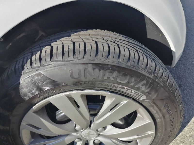 Peugeot 208, снимка 10 - Автомобили и джипове - 53470524