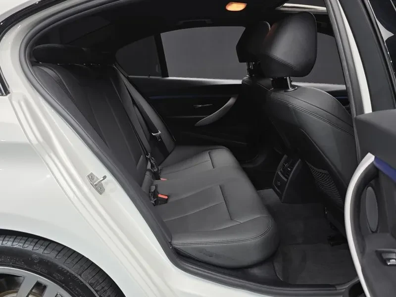 BMW 320 i - САМО 30% АВАНС, снимка 11 - Автомобили и джипове - 56304445