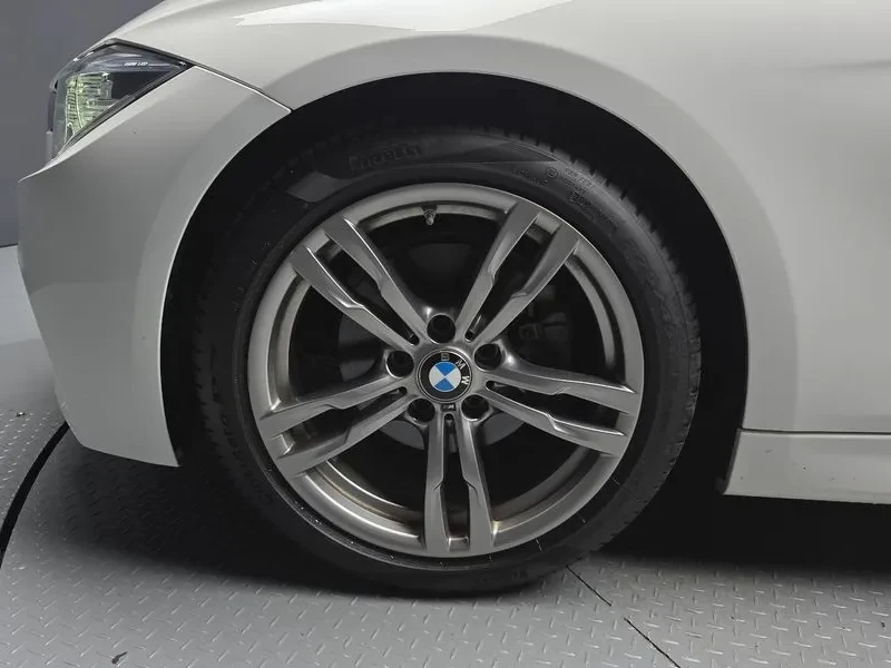BMW 320 i - САМО 30% АВАНС, снимка 5 - Автомобили и джипове - 56304445