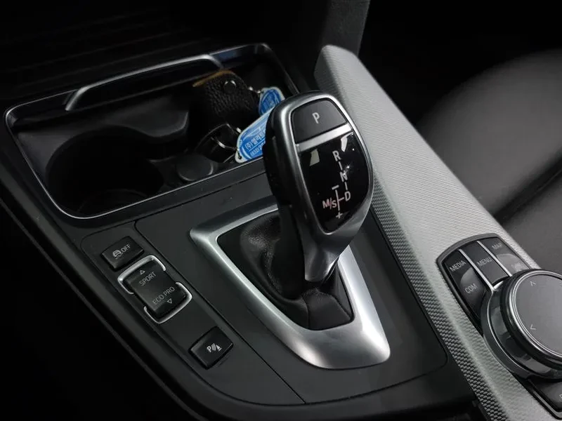 BMW 320 i - САМО 30% АВАНС, снимка 9 - Автомобили и джипове - 56304445