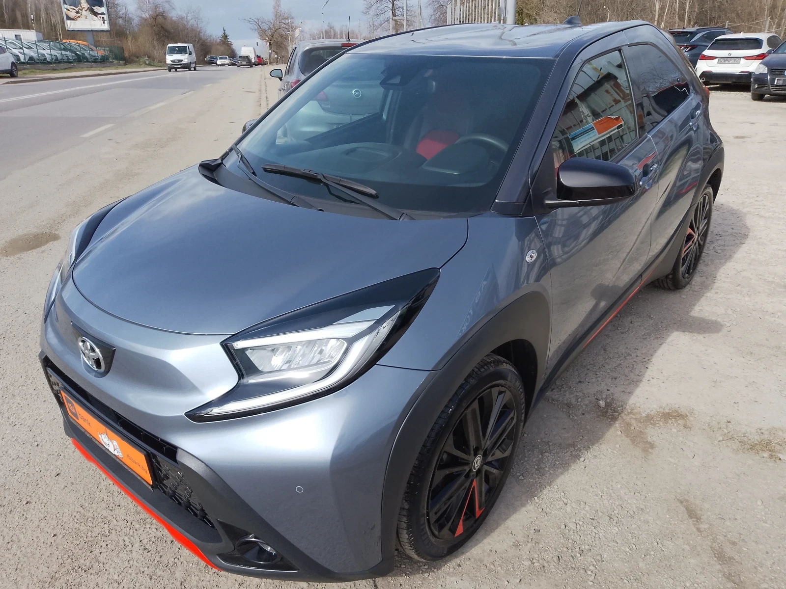 Toyota Aygo AYGO-X/1.0 VVTI/UNDERCOVER JUN TAKAHASHI | Mobile.bg — изображение 1