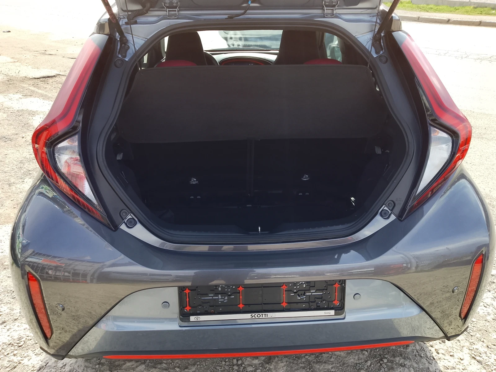 Toyota Aygo AYGO-X/1.0 VVTI/UNDERCOVER JUN TAKAHASHI | Mobile.bg — изображение 16