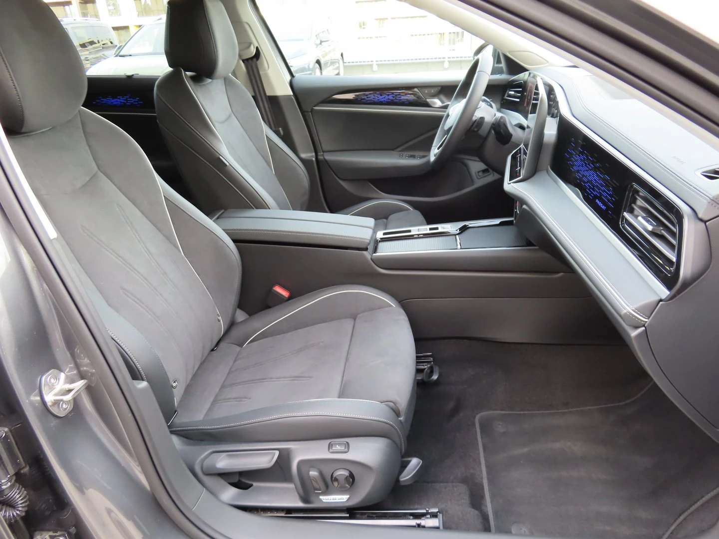 VW Passat 9 Elegance 2.0 TSI DSG - изображение 8