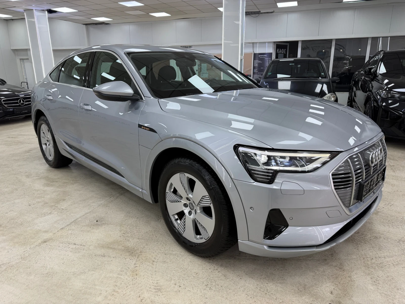 Audi E-Tron SOH 94%/Sportback/MatrixLed/Head-Up/KeylessGo/, снимка 3 - Автомобили и джипове - 54628896