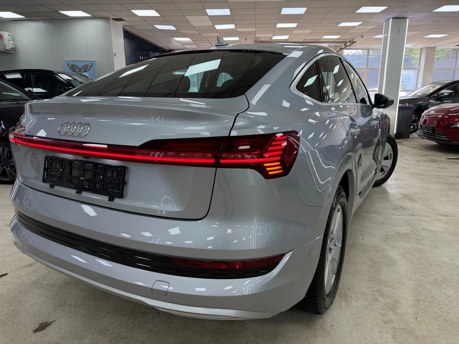 Audi E-Tron SOH 94%/Sportback/MatrixLed/Head-Up/KeylessGo/, снимка 4 - Автомобили и джипове - 54628896