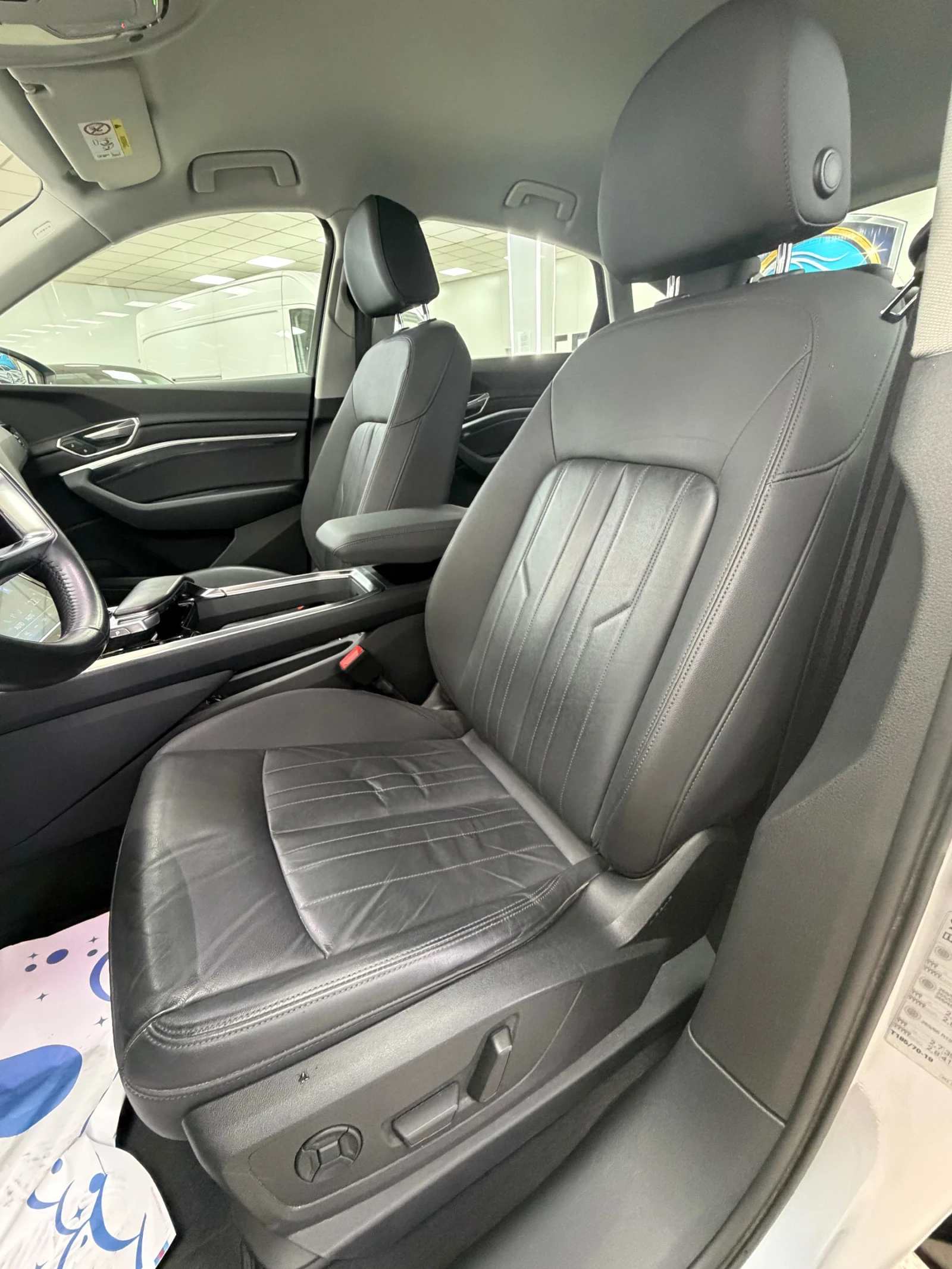 Audi E-Tron SOH 94%/Sportback/MatrixLed/Head-Up/KeylessGo/, снимка 10 - Автомобили и джипове - 54628896