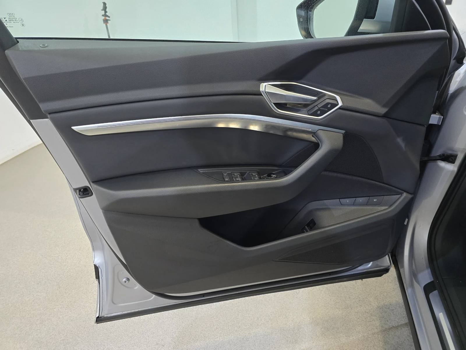 Audi E-Tron Sportback/MatrixLed/Head-Up/Leather/KeylessGo/Came, снимка 11 - Автомобили и джипове - 54117710