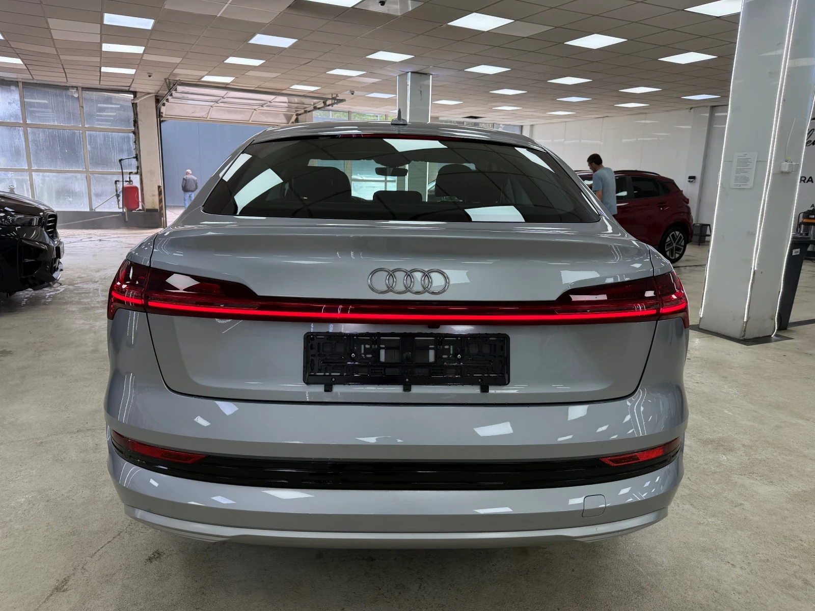 Audi E-Tron SOH 94%/Sportback/MatrixLed/Head-Up/KeylessGo/, снимка 6 - Автомобили и джипове - 54628896
