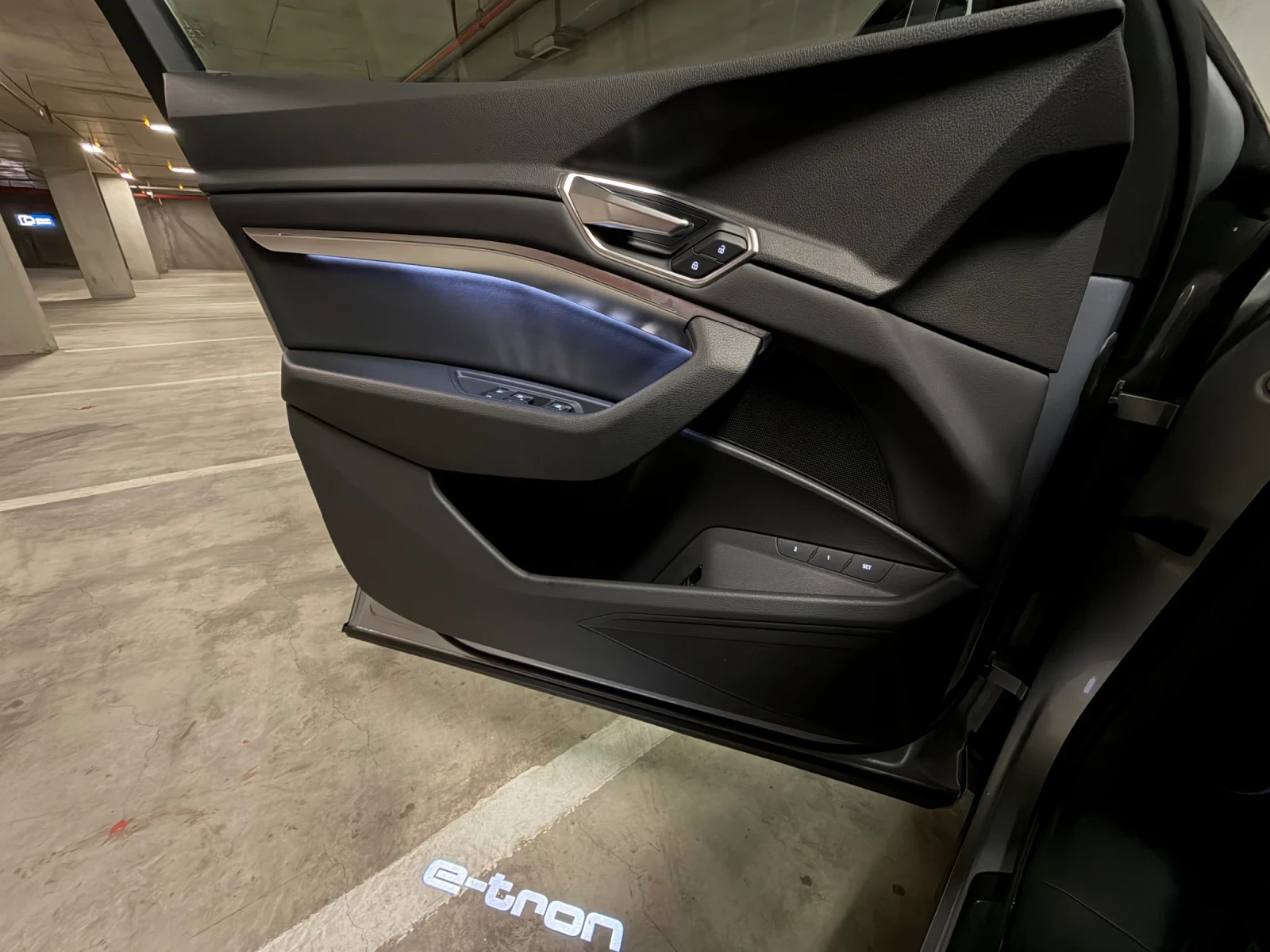 Audi E-Tron SOH 94%/Sportback/MatrixLed/Head-Up/KeylessGo/, снимка 13 - Автомобили и джипове - 54628896