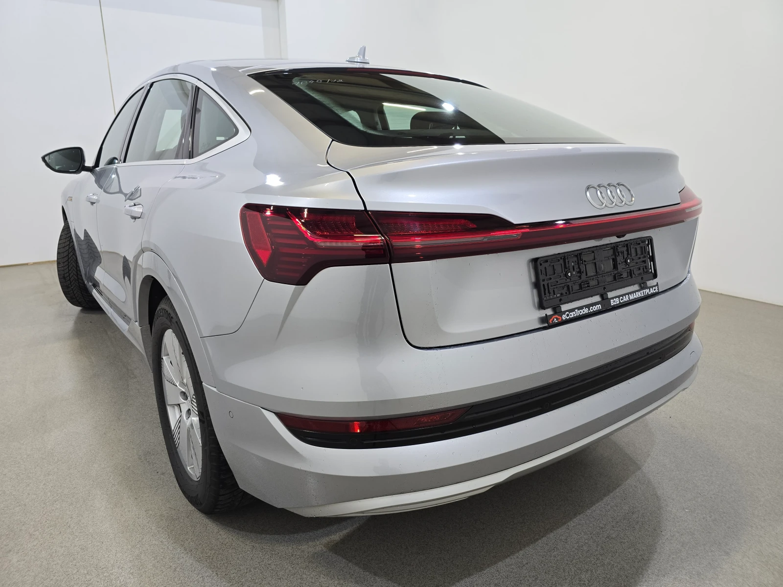 Audi E-Tron Sportback/MatrixLed/Head-Up/Leather/KeylessGo/Came, снимка 3 - Автомобили и джипове - 54117710