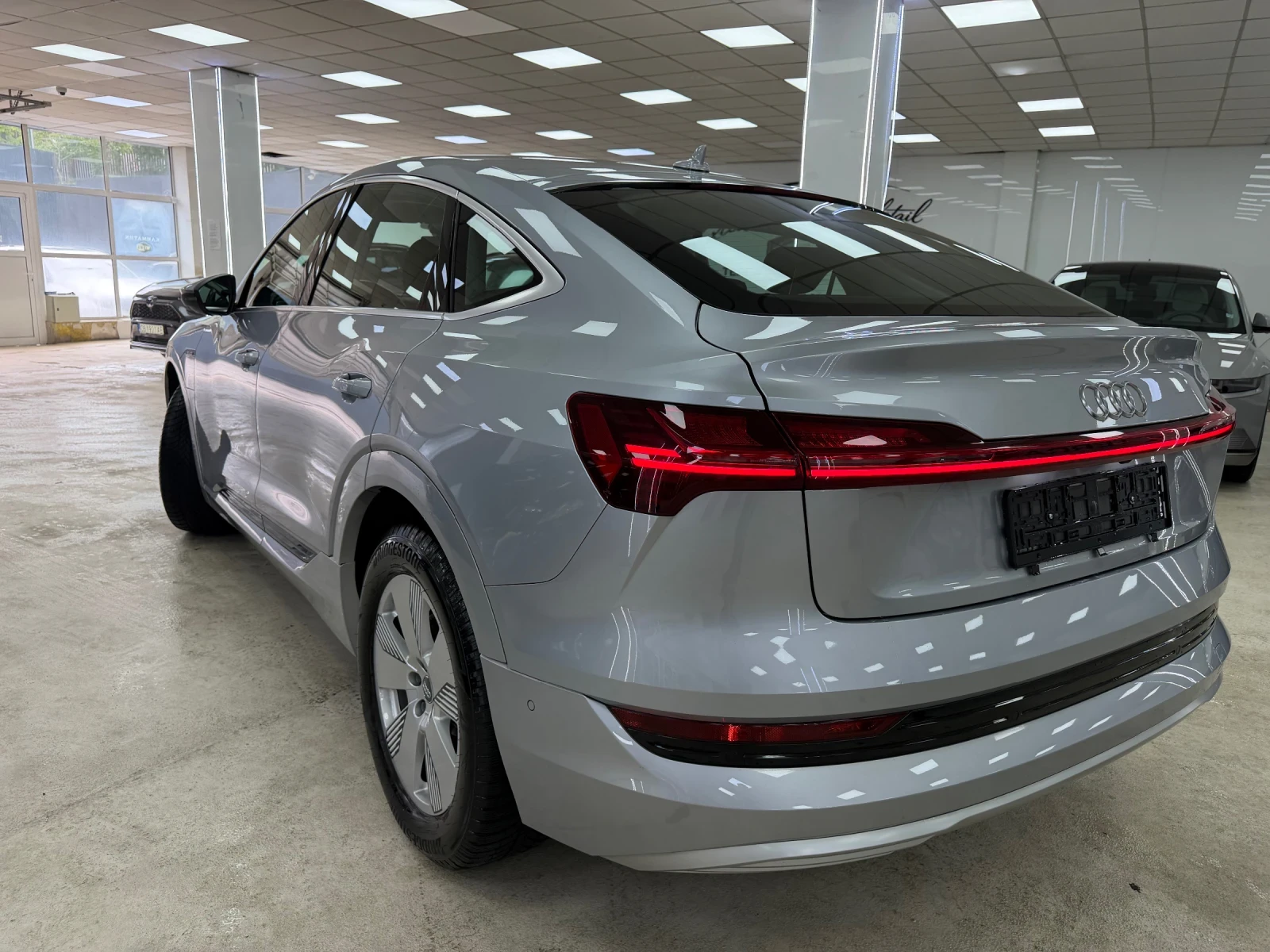 Audi E-Tron SOH 94%/Sportback/MatrixLed/Head-Up/KeylessGo/, снимка 5 - Автомобили и джипове - 54628896