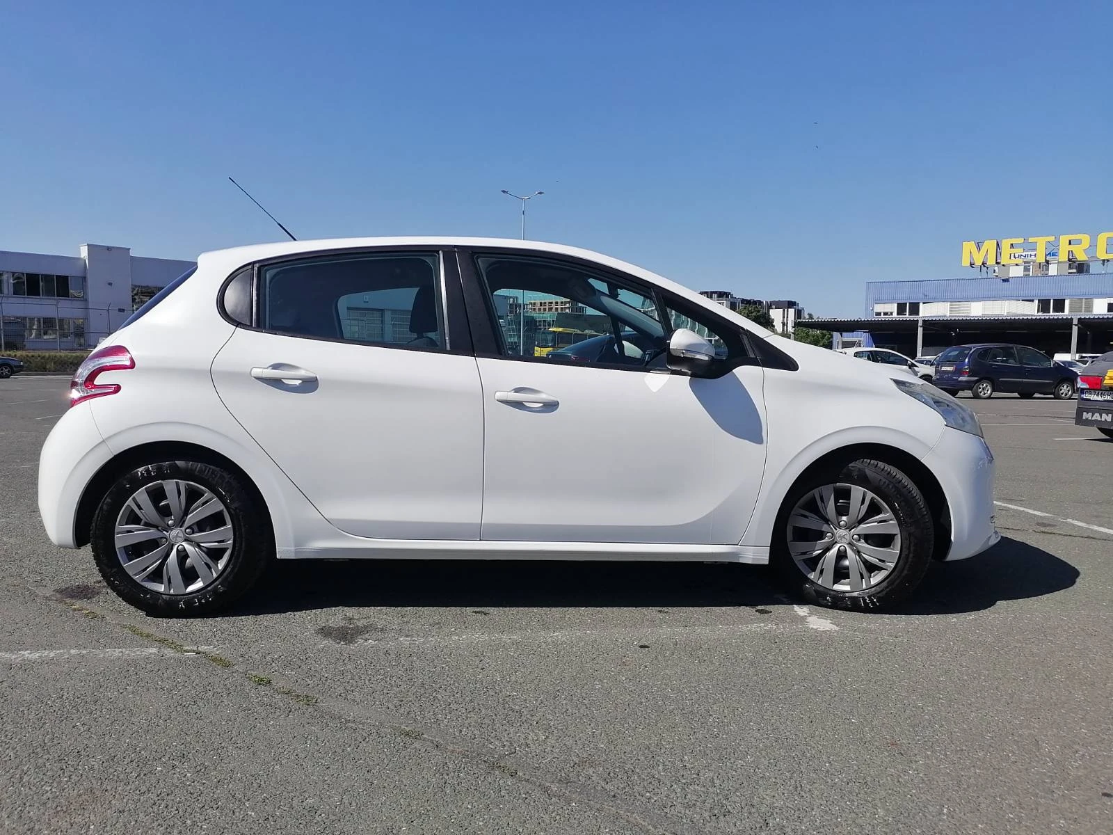 Peugeot 208  - изображение 3