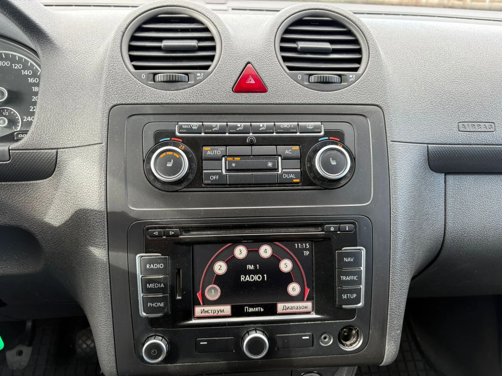 VW Caddy 1.6 TDI, снимка 11 - Автомобили и джипове - 53619501