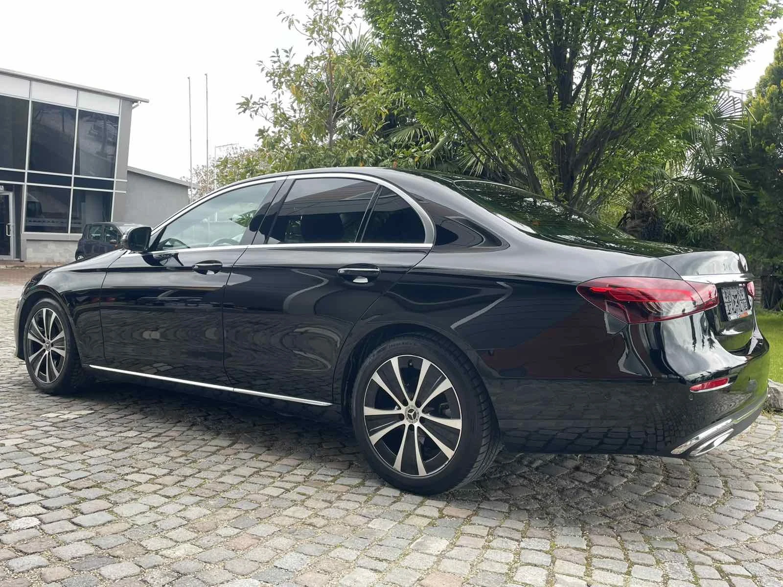 Mercedes-Benz E 220 4matic, снимка 6 - Автомобили и джипове - 54098306