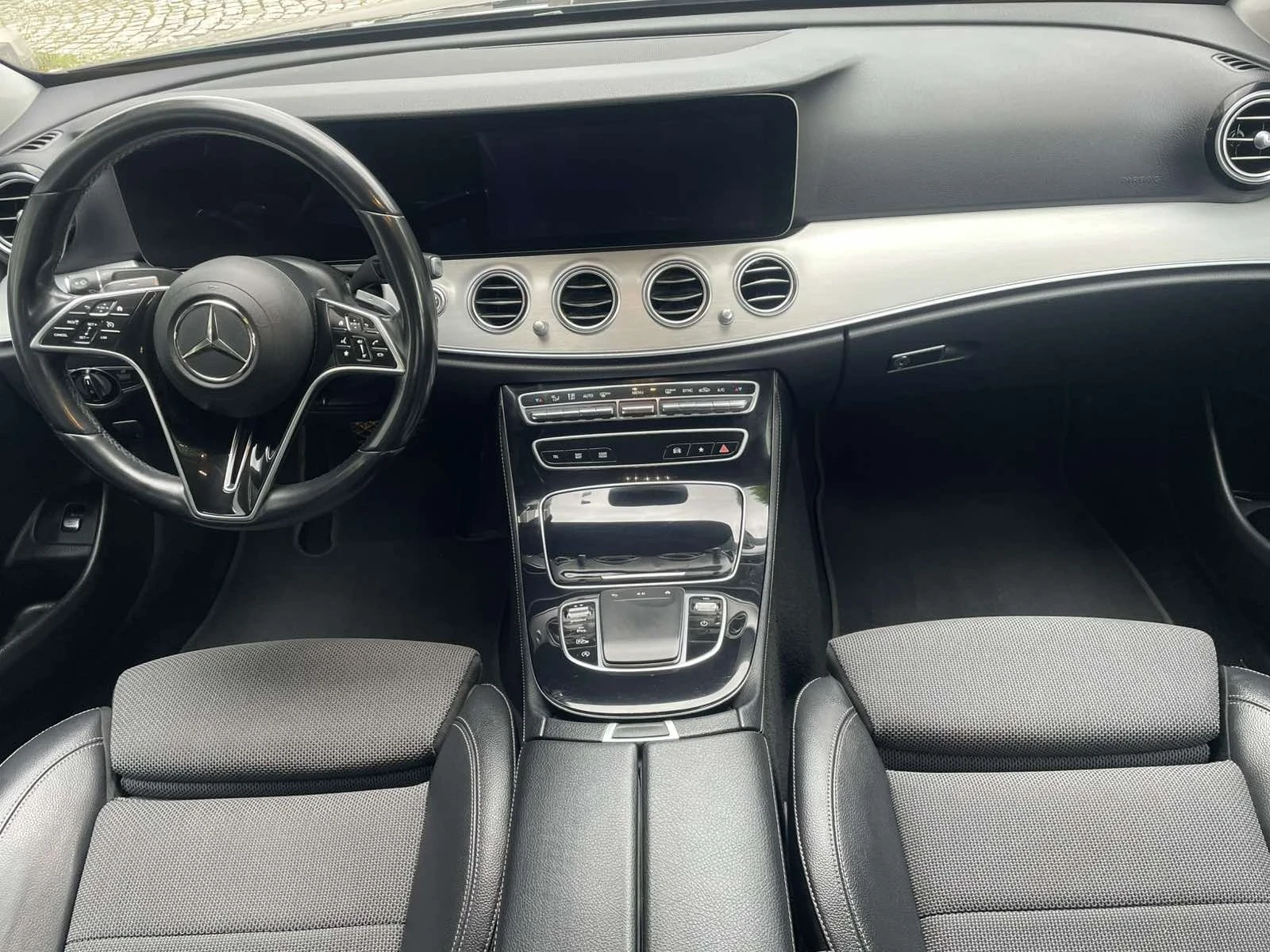 Mercedes-Benz E 220 4matic, снимка 15 - Автомобили и джипове - 54098306