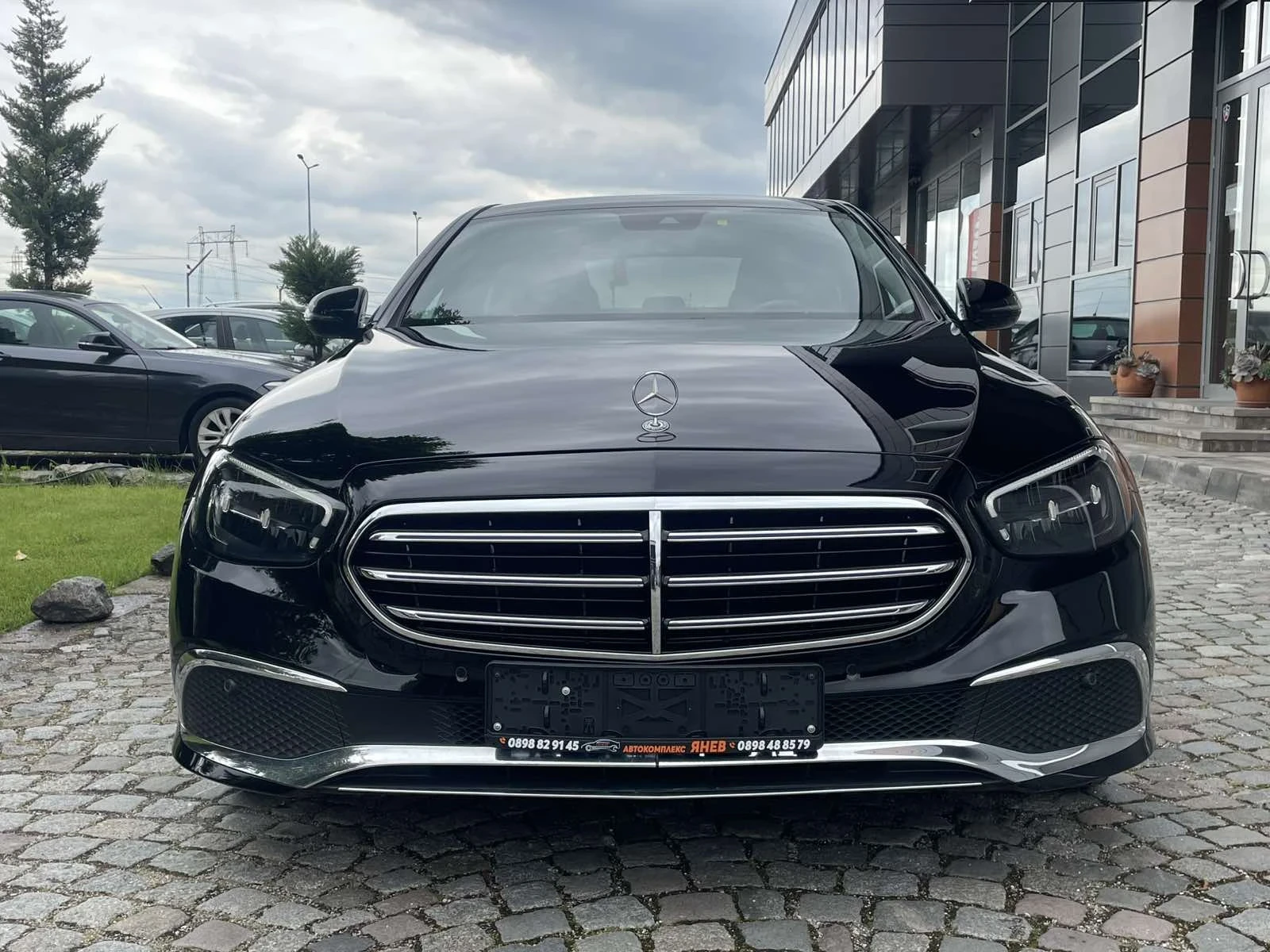Mercedes-Benz E 220 4matic, снимка 2 - Автомобили и джипове - 54098306