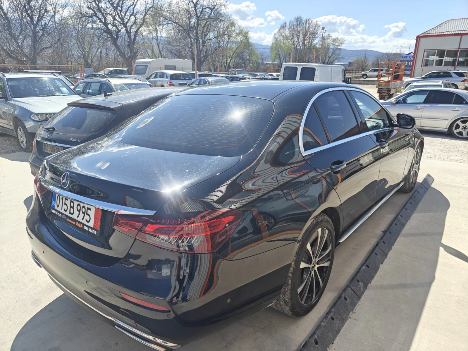 Mercedes-Benz E 220 4matic, снимка 3 - Автомобили и джипове - 54098306