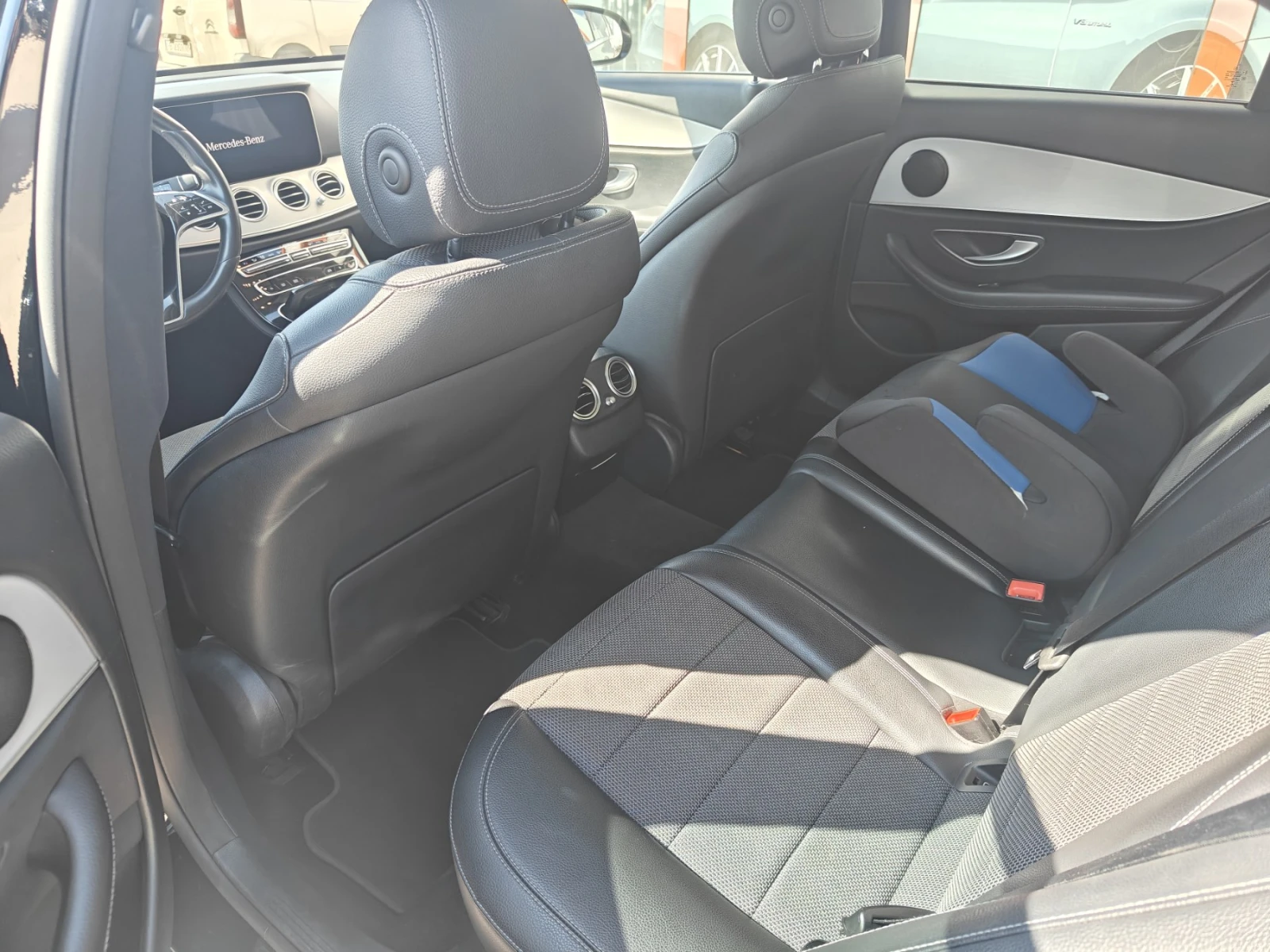 Mercedes-Benz E 220 4matic, снимка 5 - Автомобили и джипове - 54098306