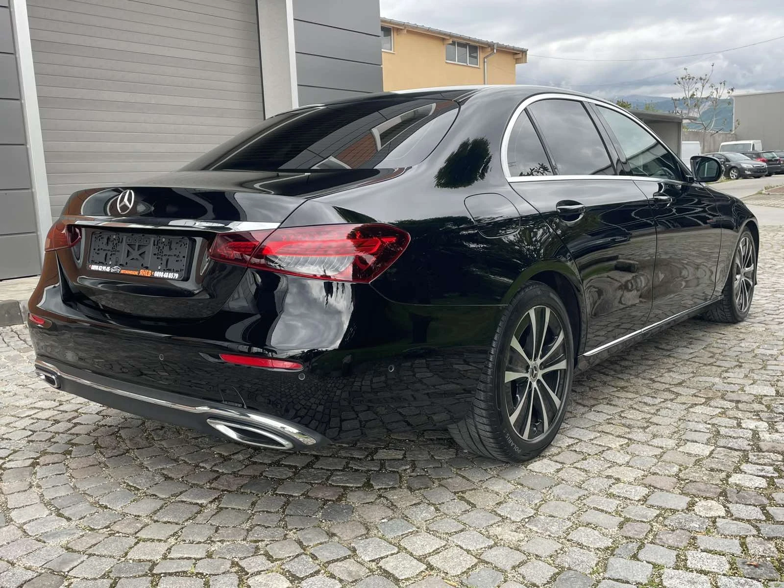 Mercedes-Benz E 220 4matic, снимка 5 - Автомобили и джипове - 54098306