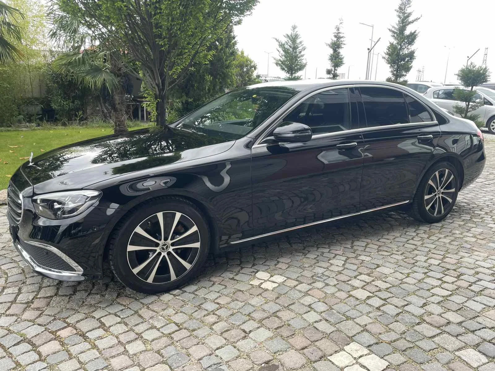 Mercedes-Benz E 220 4matic, снимка 9 - Автомобили и джипове - 54098306