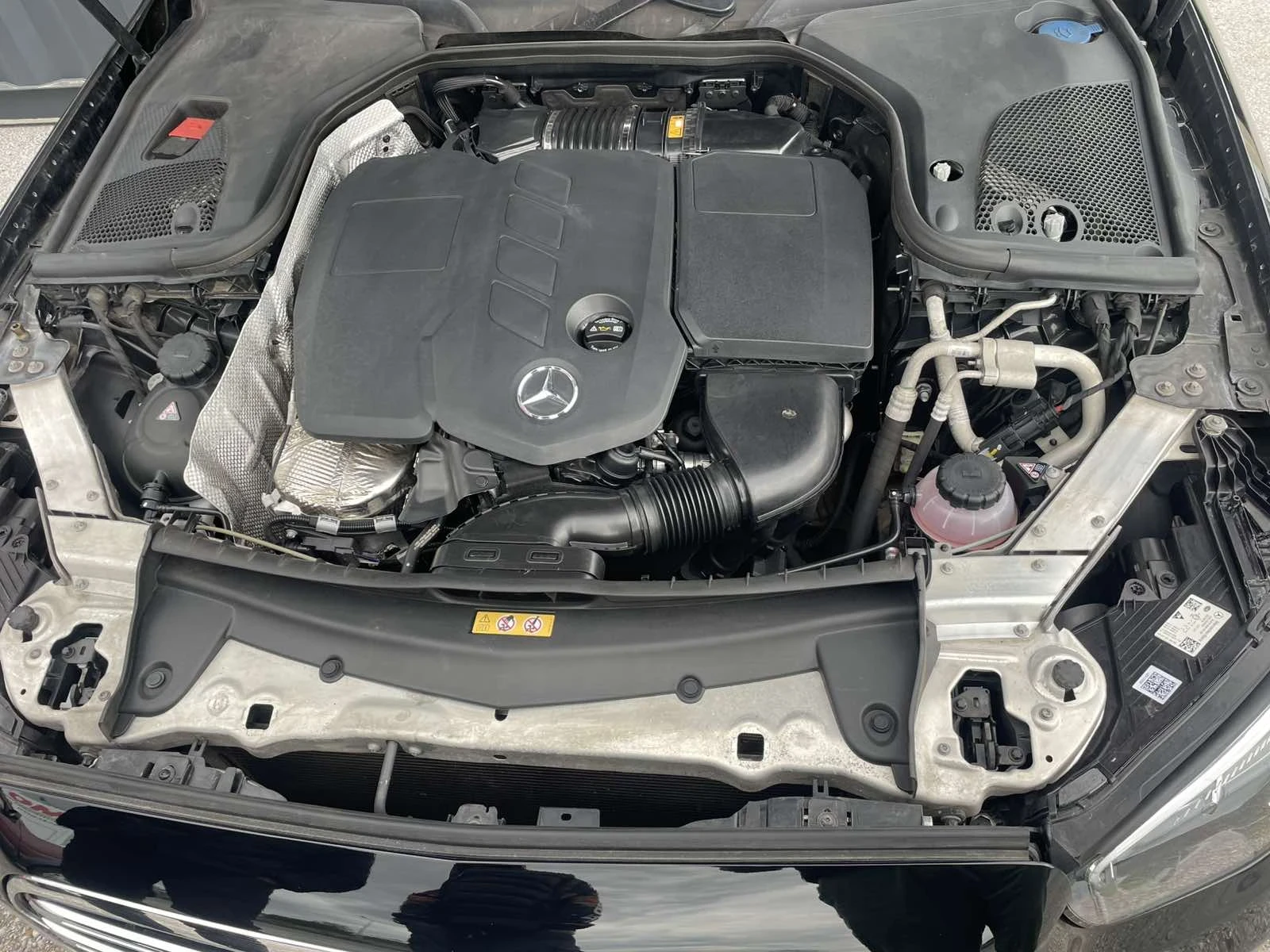Mercedes-Benz E 220 4matic, снимка 17 - Автомобили и джипове - 54098306