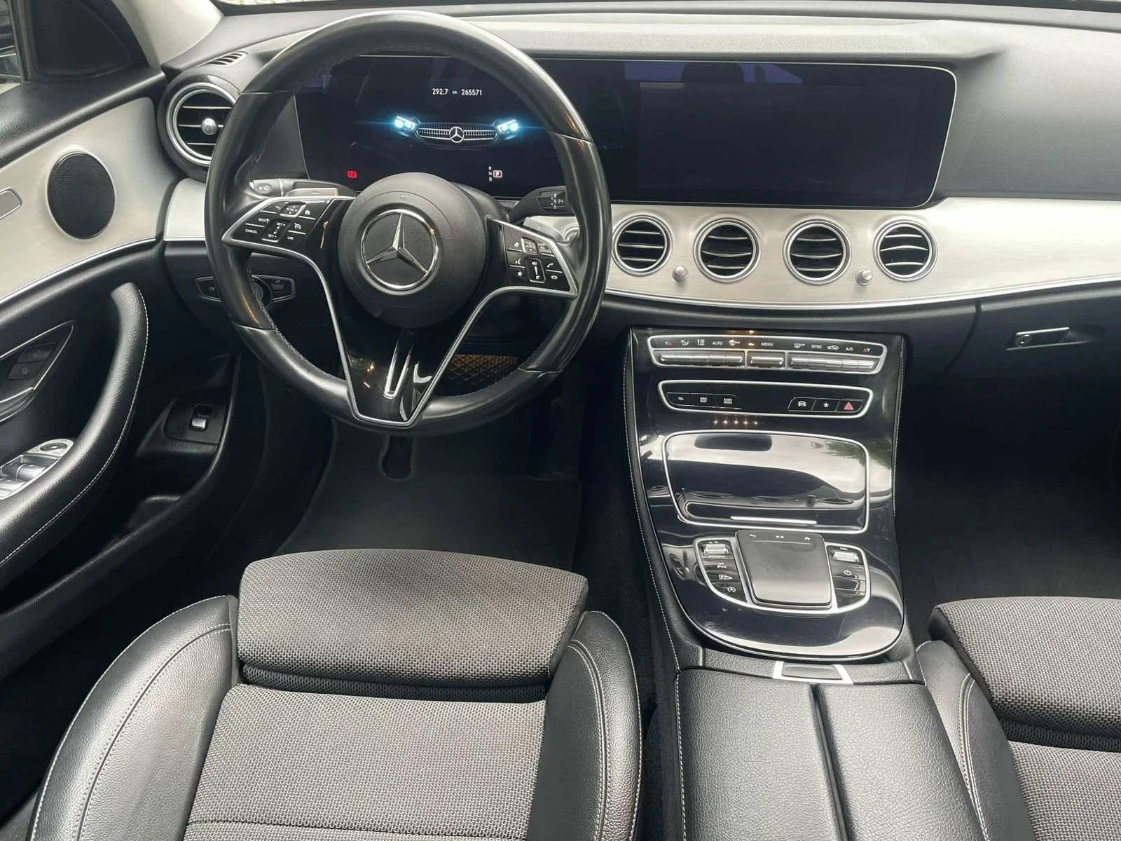 Mercedes-Benz E 220 4matic, снимка 14 - Автомобили и джипове - 54098306
