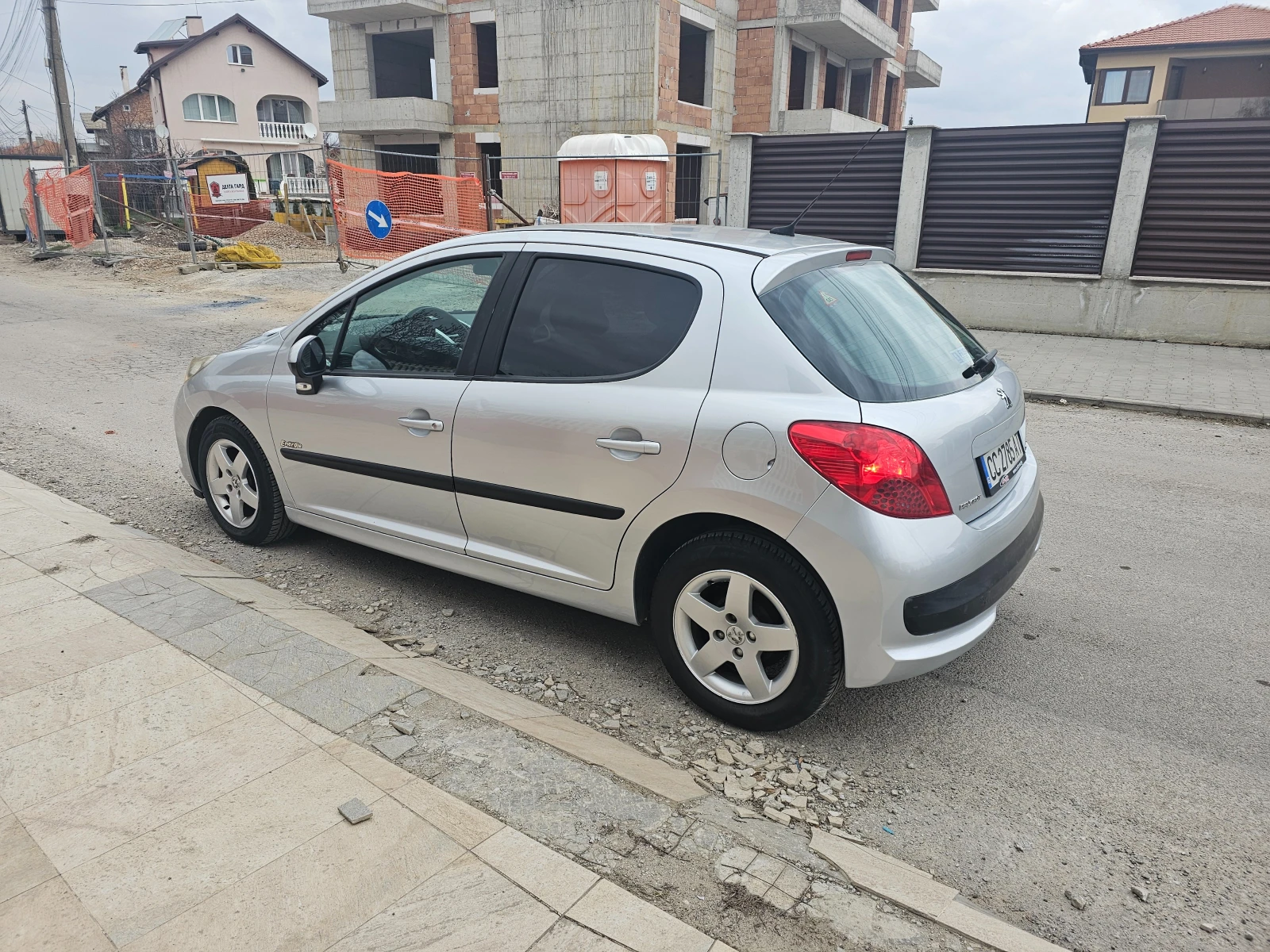 Peugeot 207 Газ-инж- Гаражно, снимка 3 - Автомобили и джипове - 54108856