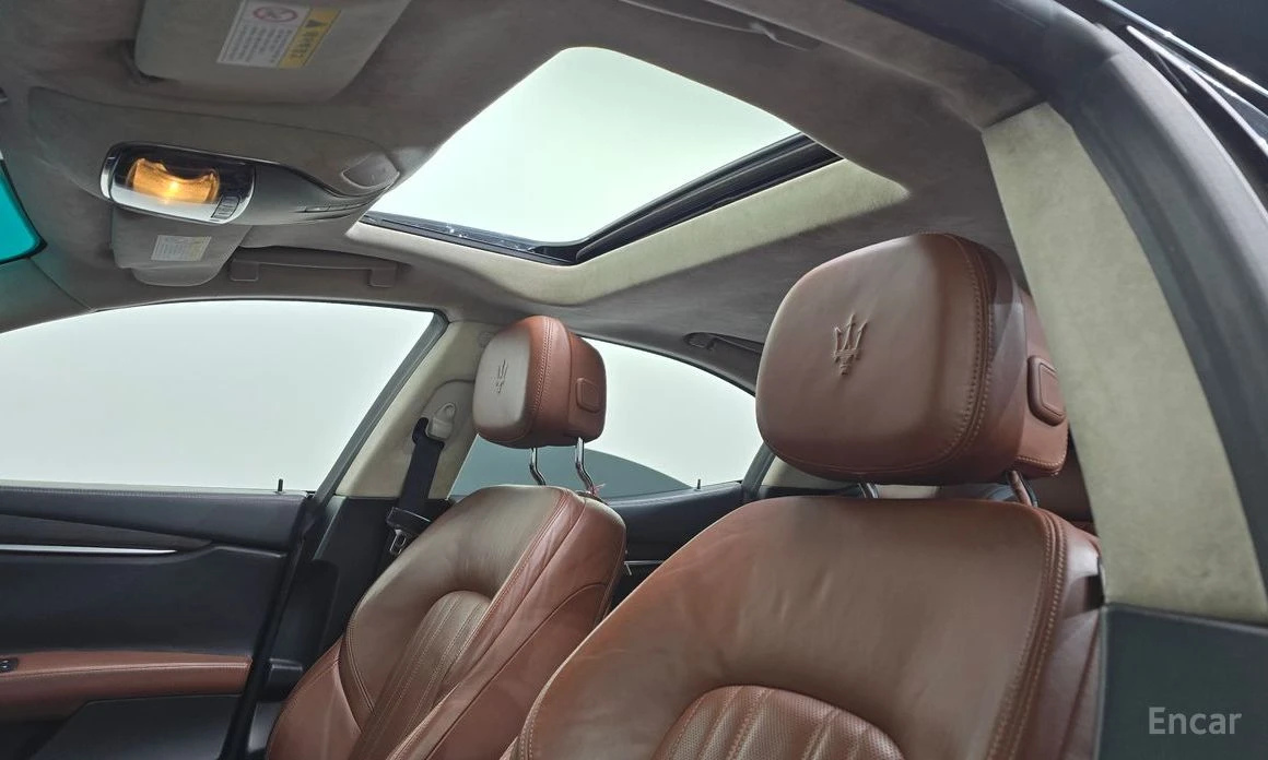 Maserati Ghibli * 3.0S* Q4* ПОДГРЕВ* ОБДУХВАНЕ* ШИБИДАХ* , снимка 16 - Автомобили и джипове - 54114983