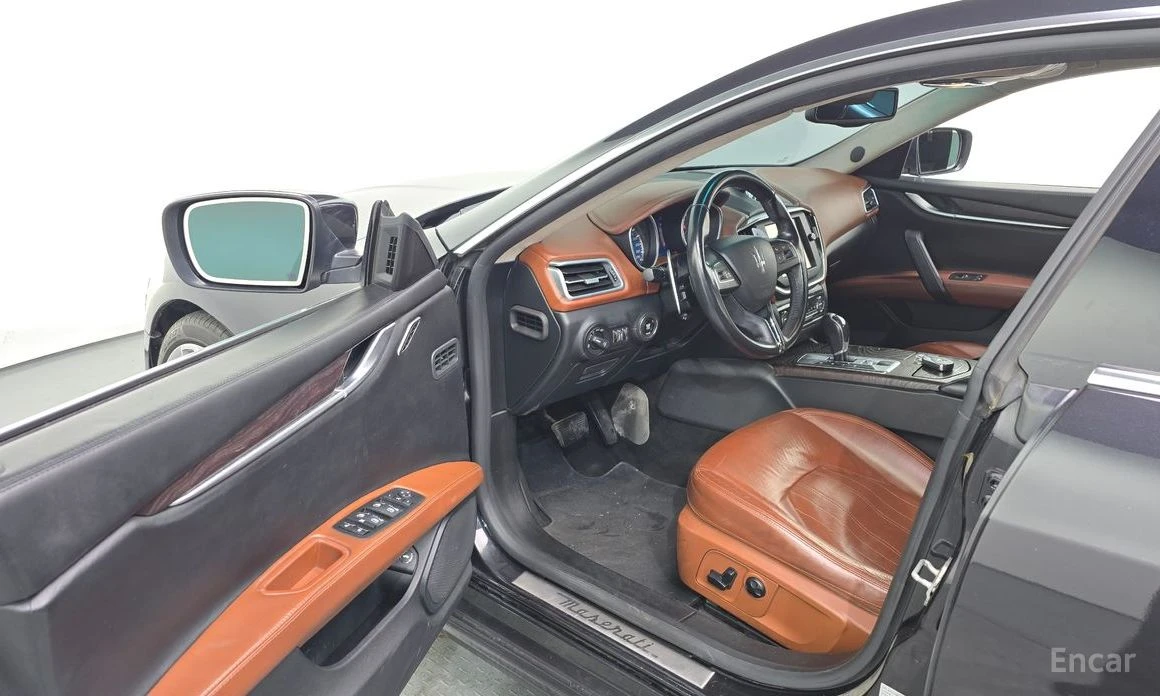 Maserati Ghibli * 3.0S* Q4* ПОДГРЕВ* ОБДУХВАНЕ* ШИБИДАХ* , снимка 10 - Автомобили и джипове - 54114983